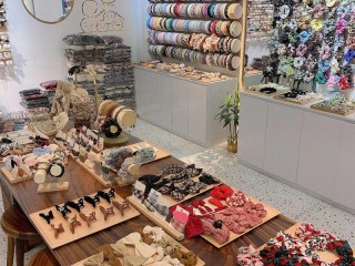 爱戴具体经营哪些产品？