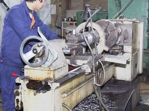 车工钳工岗位职责有何核心区别？