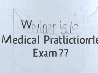 执业医师考试时间是什么时候？