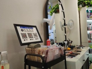 哪些店铺能提供化妆服务？