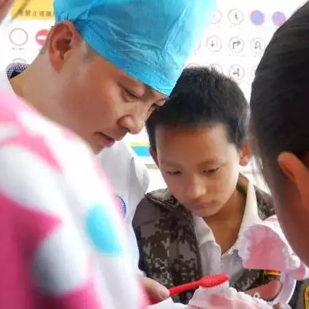 牙医的岗位职责