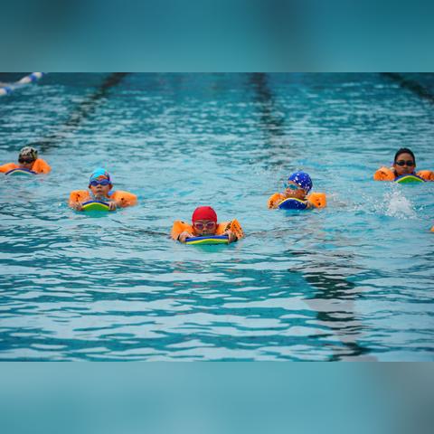 游泳前台岗位职责具体包含哪些核心内容？