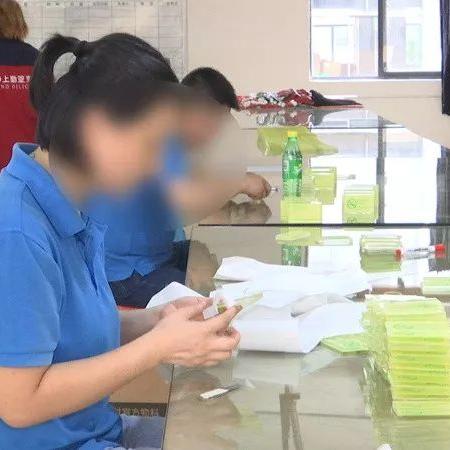 亚克力岗位职责牌怎么选材质和尺寸？