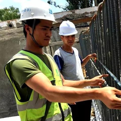 施工人岗位职责具体包括哪些核心内容？