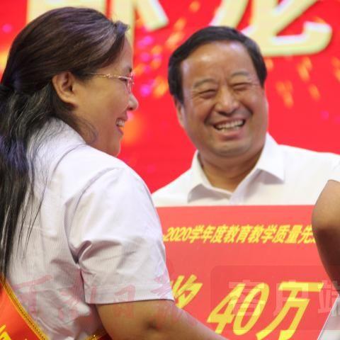 公司园丁具体负责哪些日常养护工作？